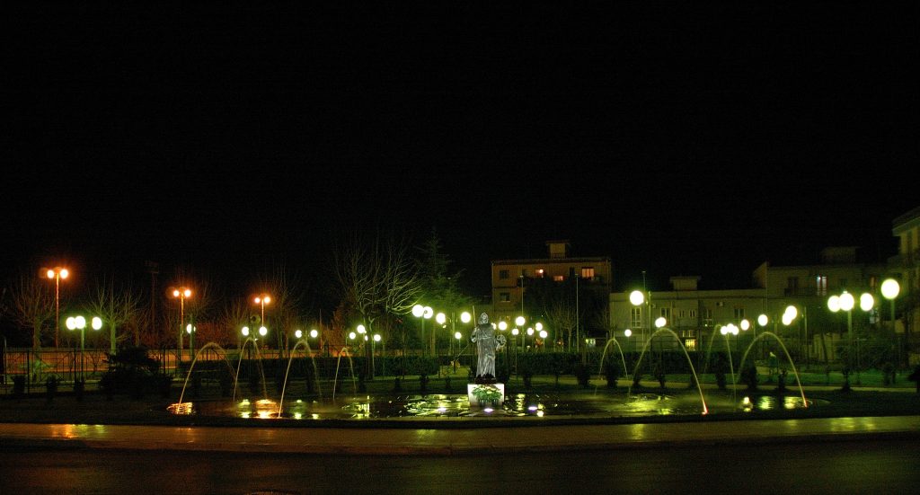 Fontana e statua di San Francesco di Paola